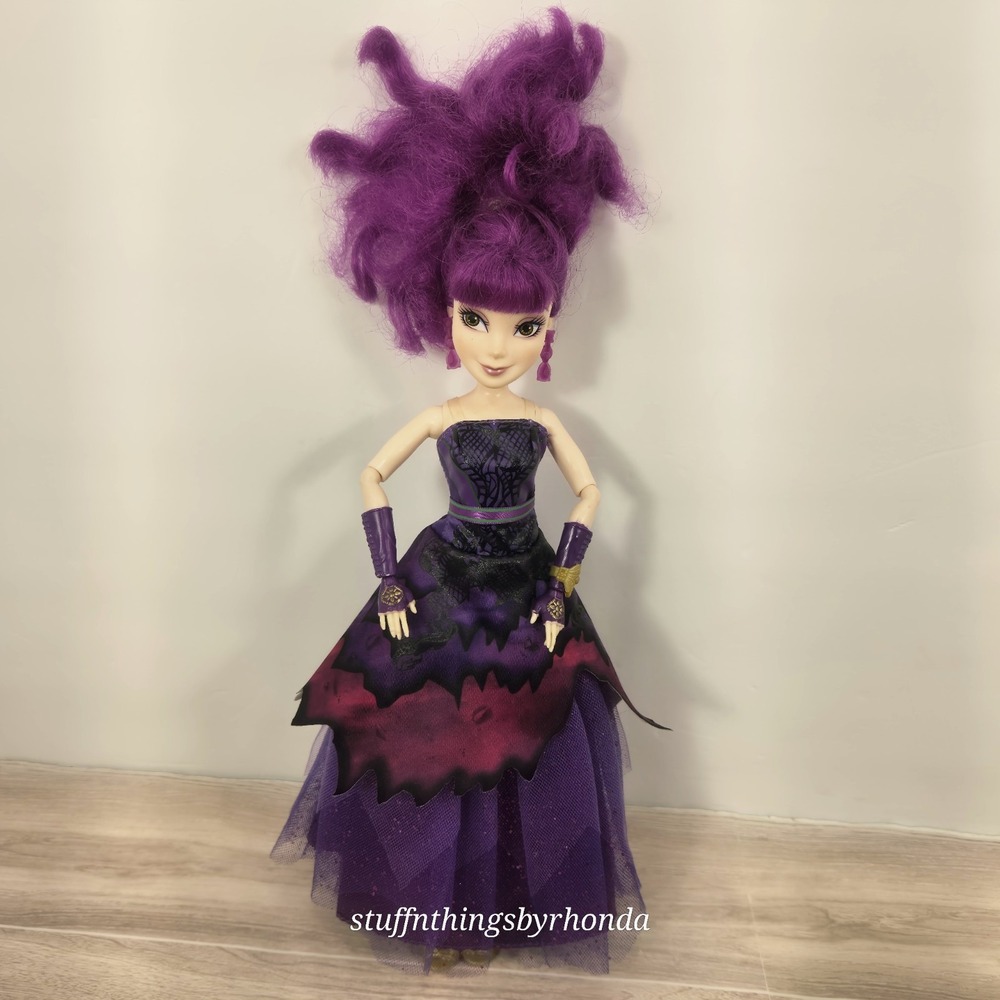 Disney Descendants 2 Mal Cotillion Royal Yacht Fashion Doll Hasbro Barbie